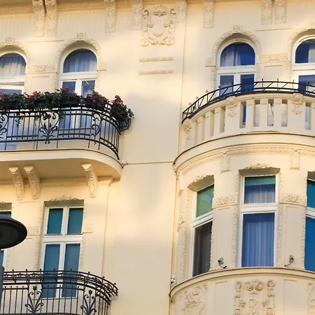 招待所 多米尼克精致豪华套房 - 特拉孜耶旅馆 4*